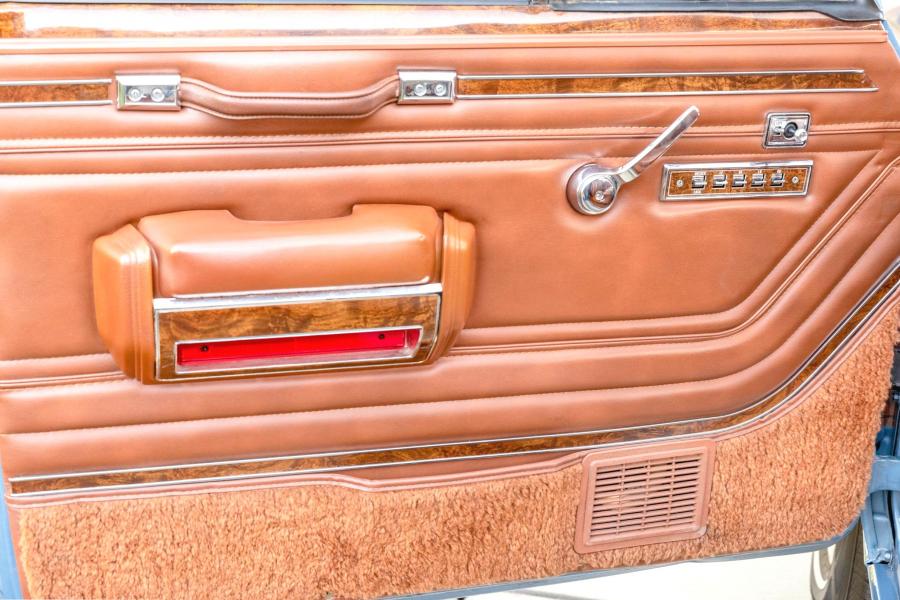Детали интерьера Jeep Grand Wagoneer LS1 V8 1984 года  (фото 63 из 179)